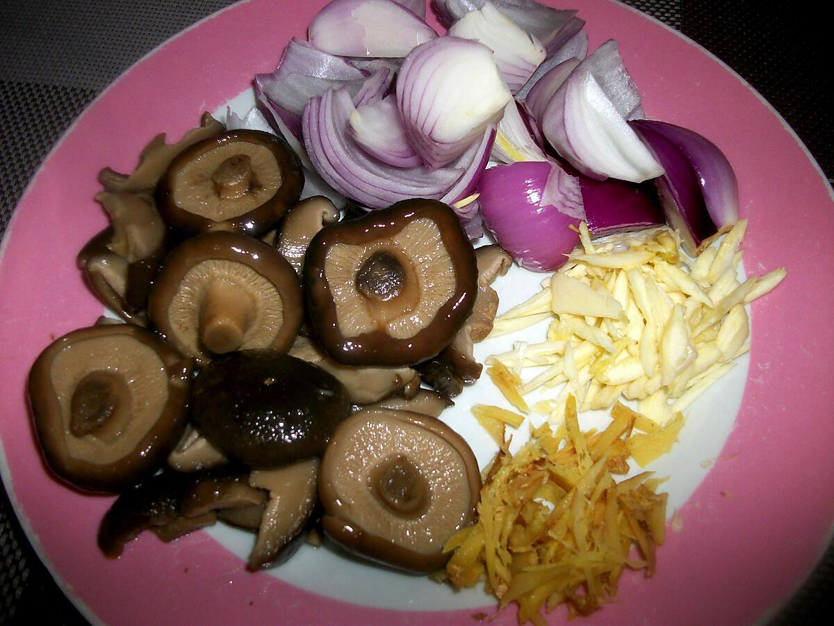 recette SAUTE ÉCHINE de PORC aux CHAMPIGNONS SHIITAKE