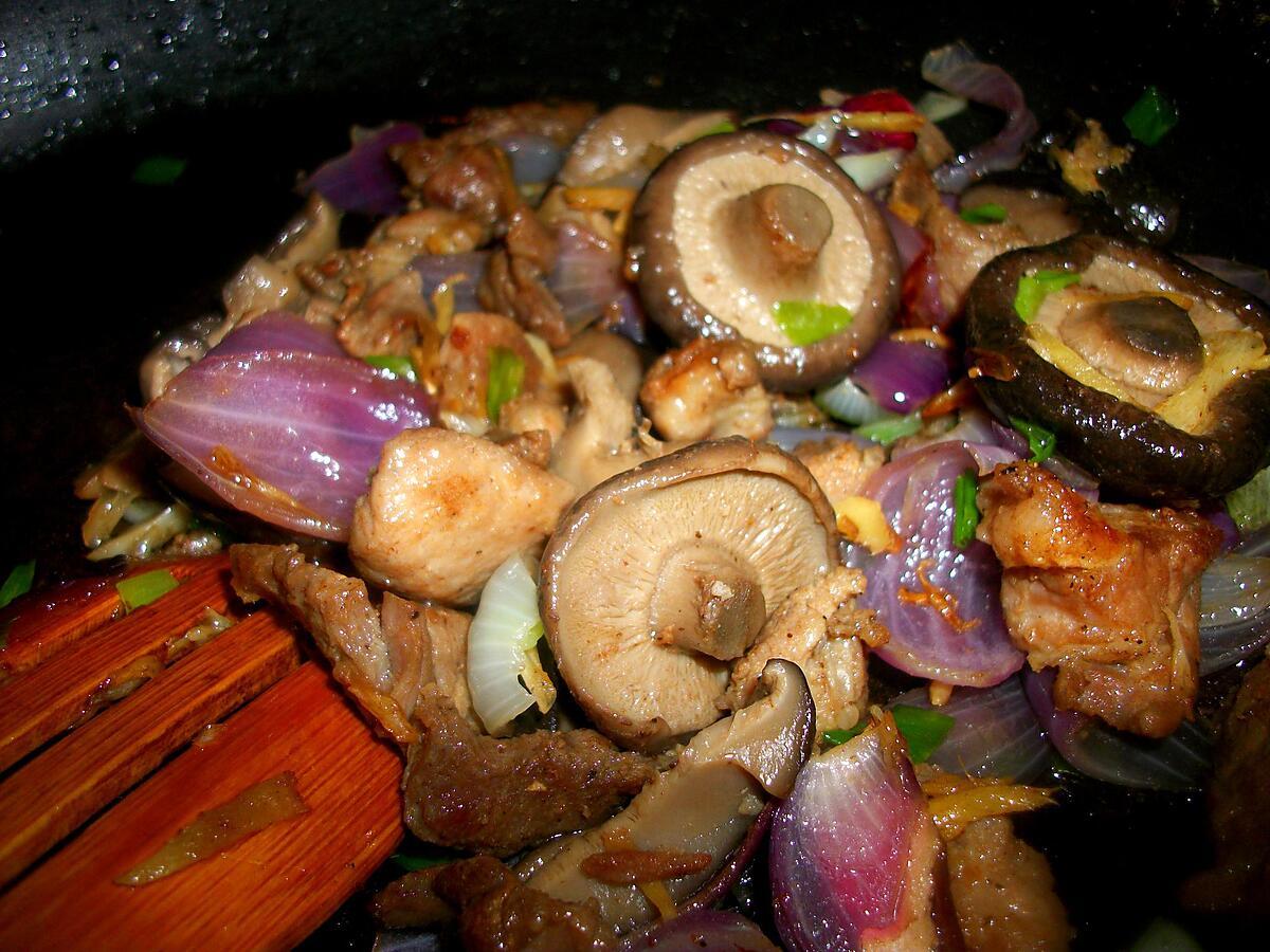 recette SAUTE ÉCHINE de PORC aux CHAMPIGNONS SHIITAKE