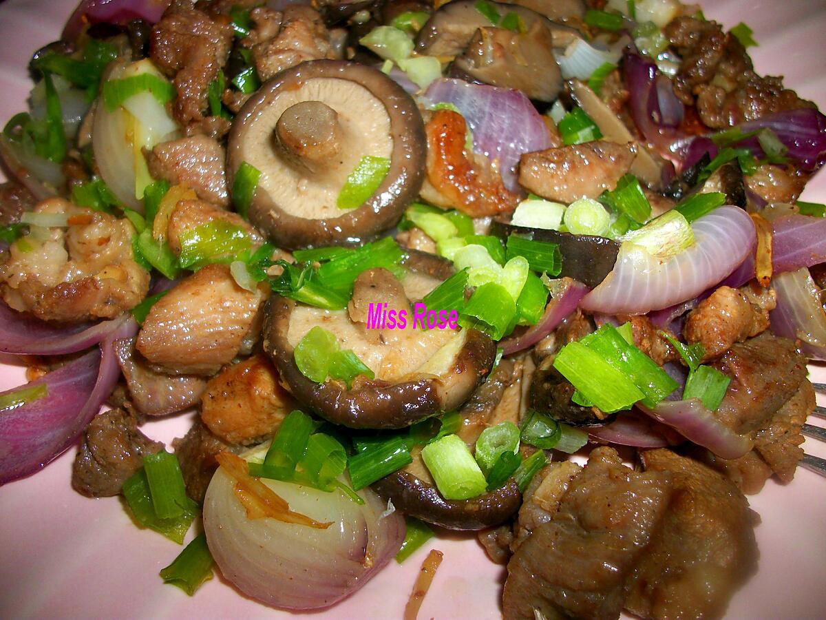 recette SAUTE ÉCHINE de PORC aux CHAMPIGNONS SHIITAKE