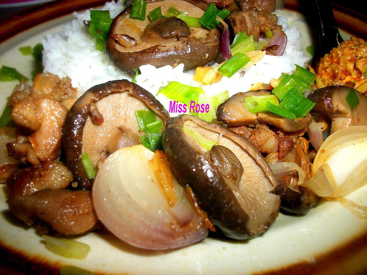 recette SAUTE ÉCHINE de PORC aux CHAMPIGNONS SHIITAKE