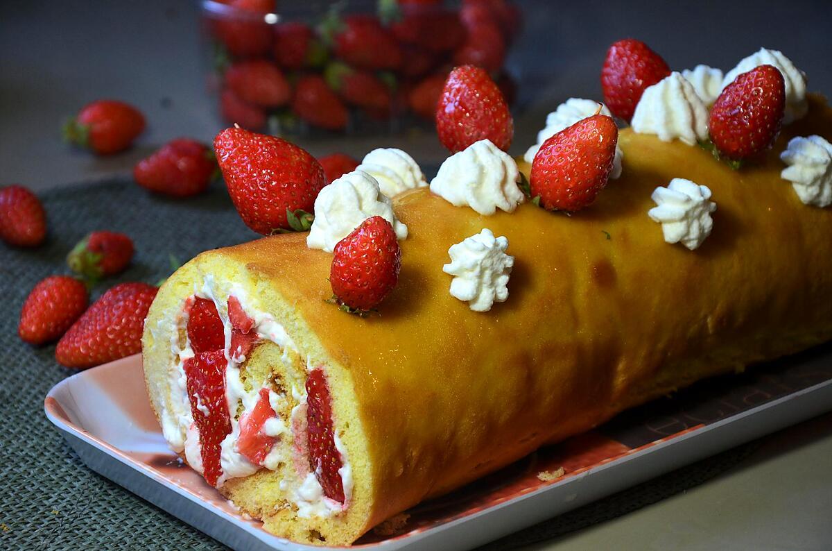 recette Roulé aux fraises et à la crème fouettée