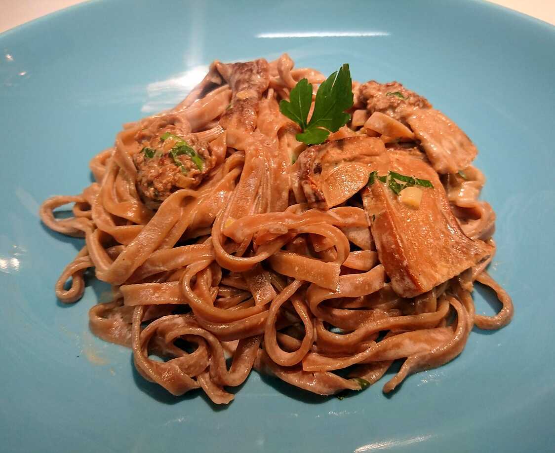 Tagliatelles à la truffe, sauce aux cèpes et aux morilles