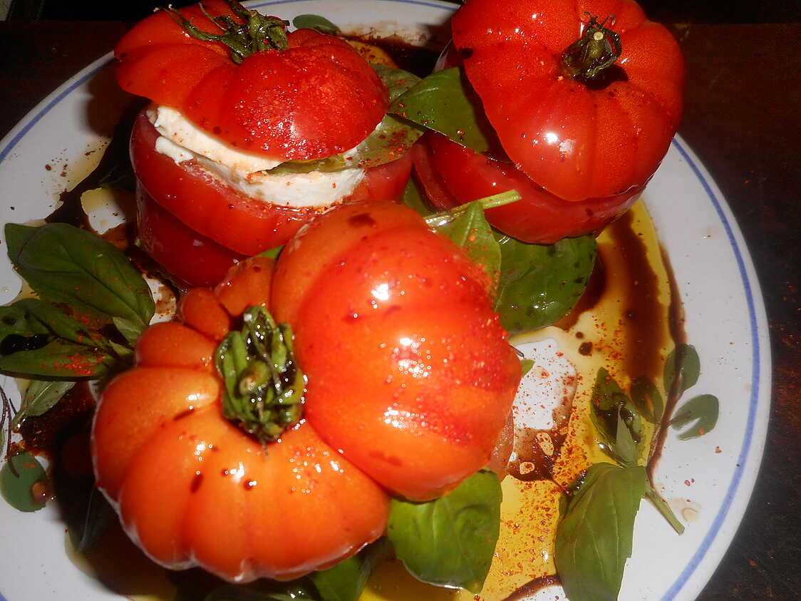 Recette de Tomates mozzarella en mille-feuilles