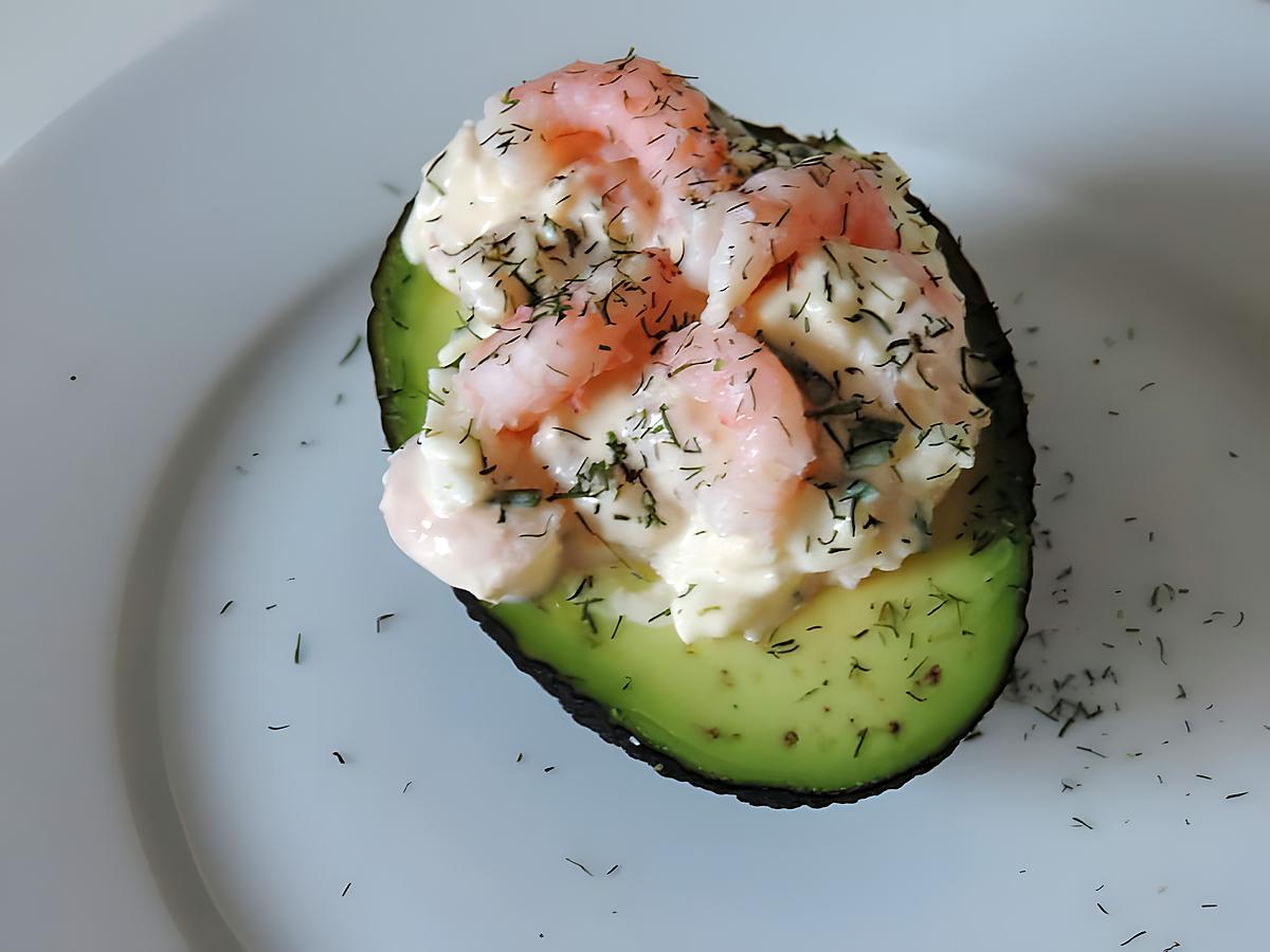 recette Avocat garni de crevettes roses parfumées à la ciboulette et aneth