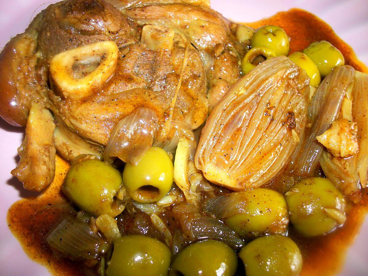 recette JARRET DE PORC AUX OLIVES VERTES & ÉCHALOTES AUX ÉPICES