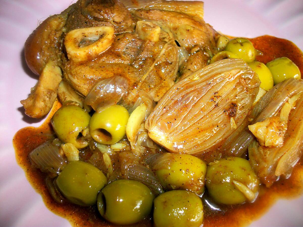 recette JARRET DE PORC AUX OLIVES VERTES & ÉCHALOTES AUX ÉPICES