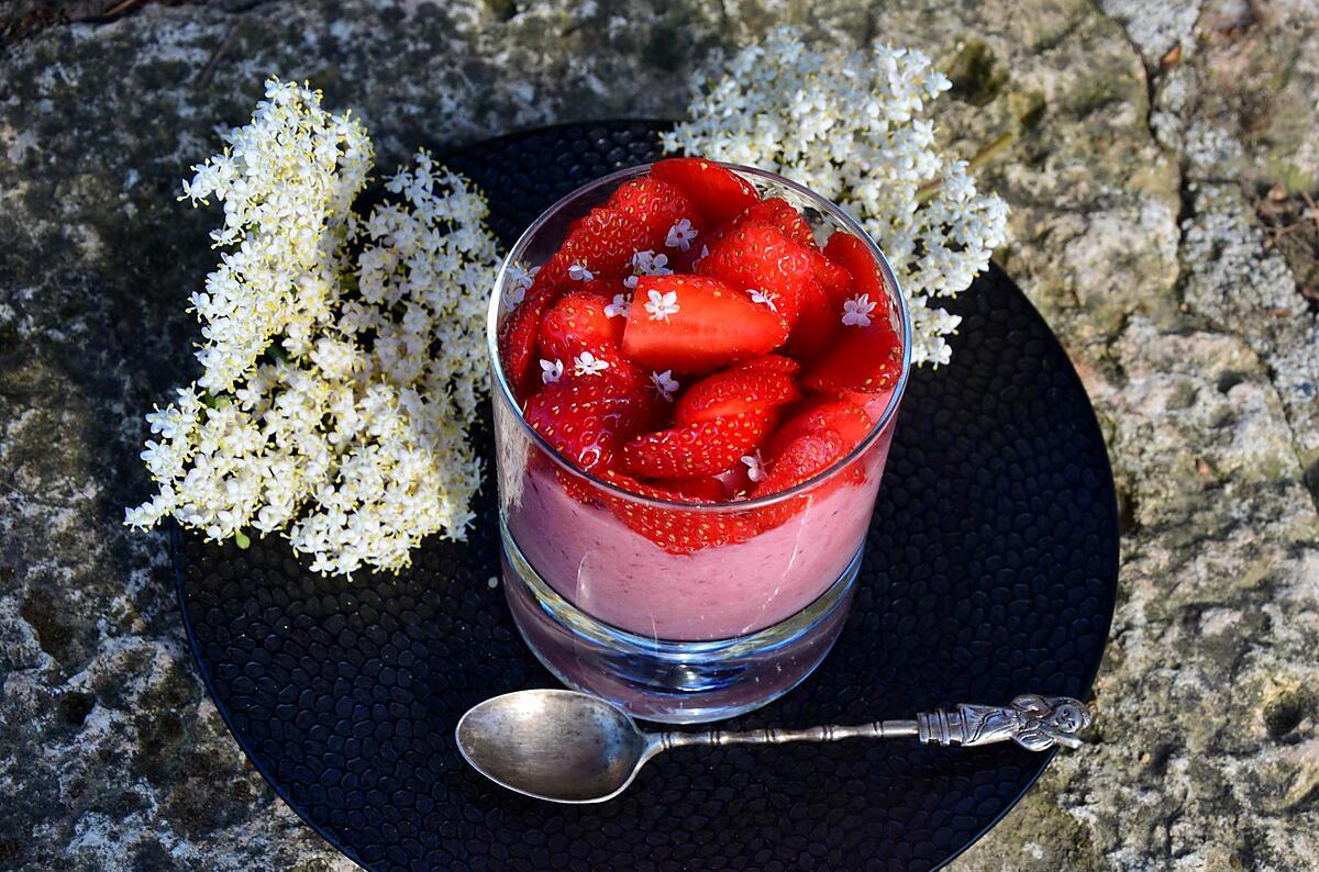 recette Mousse de fraises aux fleurs de sureau