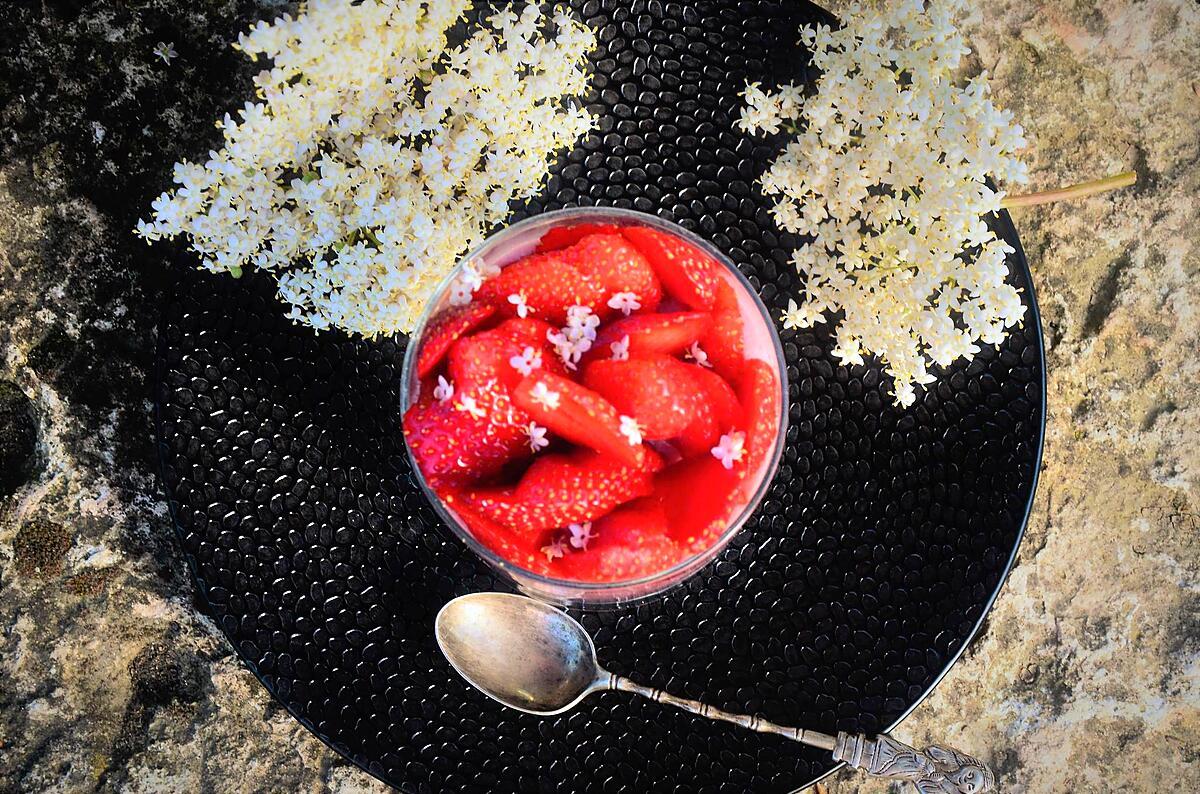 recette Mousse de fraises aux fleurs de sureau