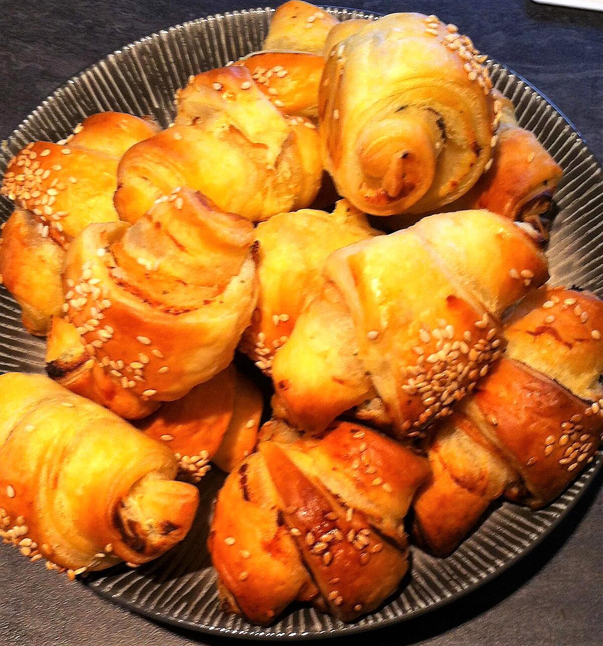 recette Croissants saumon et fromage frais ail et fines herbes