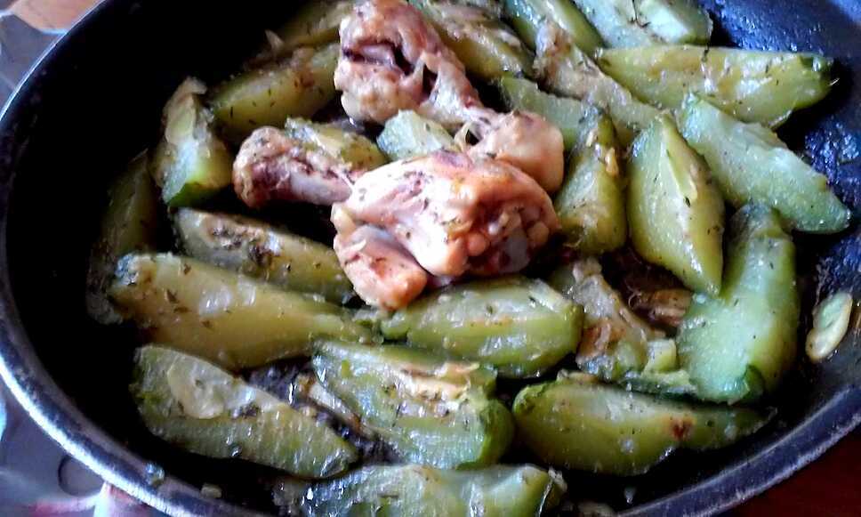 recette POULET PILONS AUX CHOUCHOUX (christophine / chayote ) cuit à l'étouffé .