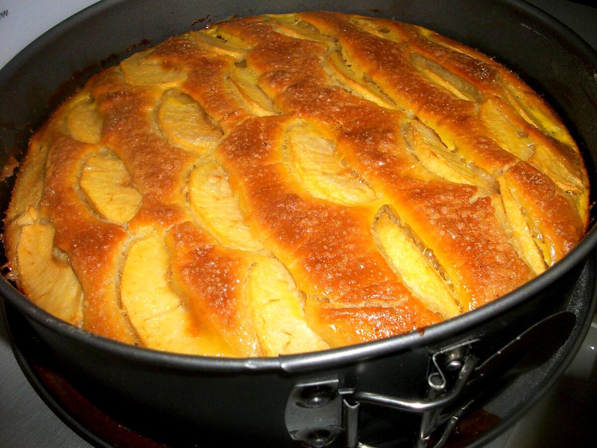 recette GÂTEAU BRIOCHE POUDRE D'AMANDE, PHILADELPHIA & POMMES