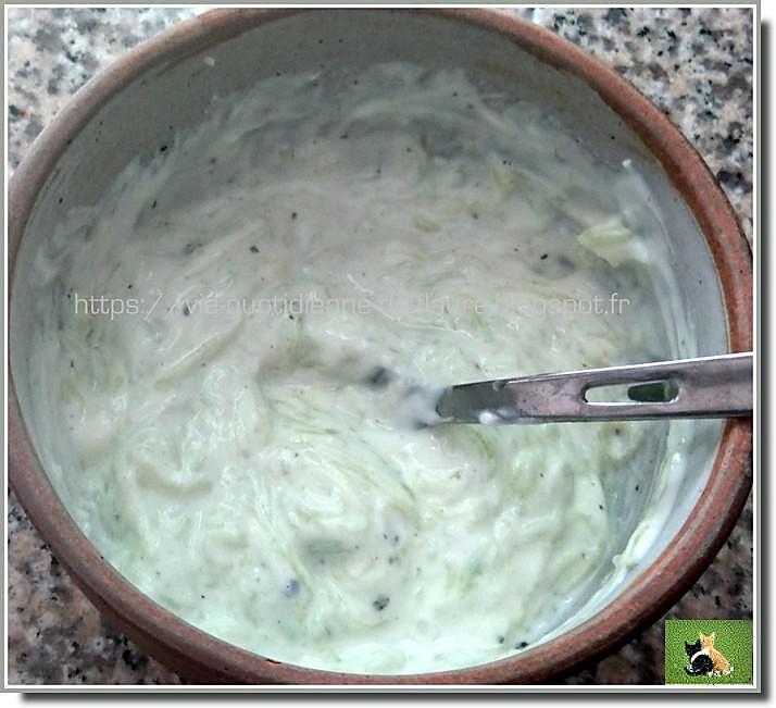 recette Brochettes d'agneau, salade de riz, sauce yaourt et concombre
