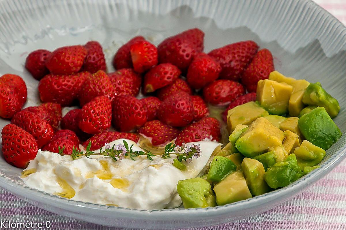 recette Salade de fraises à l'avocat et à la burrata