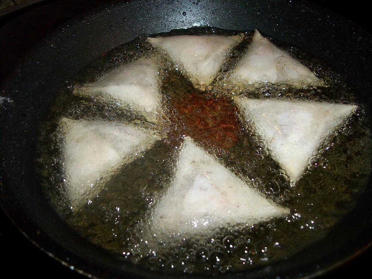 recette SAMOUSSAS AU BOUDIN NOIR, ou AU POULET, ou AU POMME DE TERRE/FROMAGE ou A LA BANANE MIEL