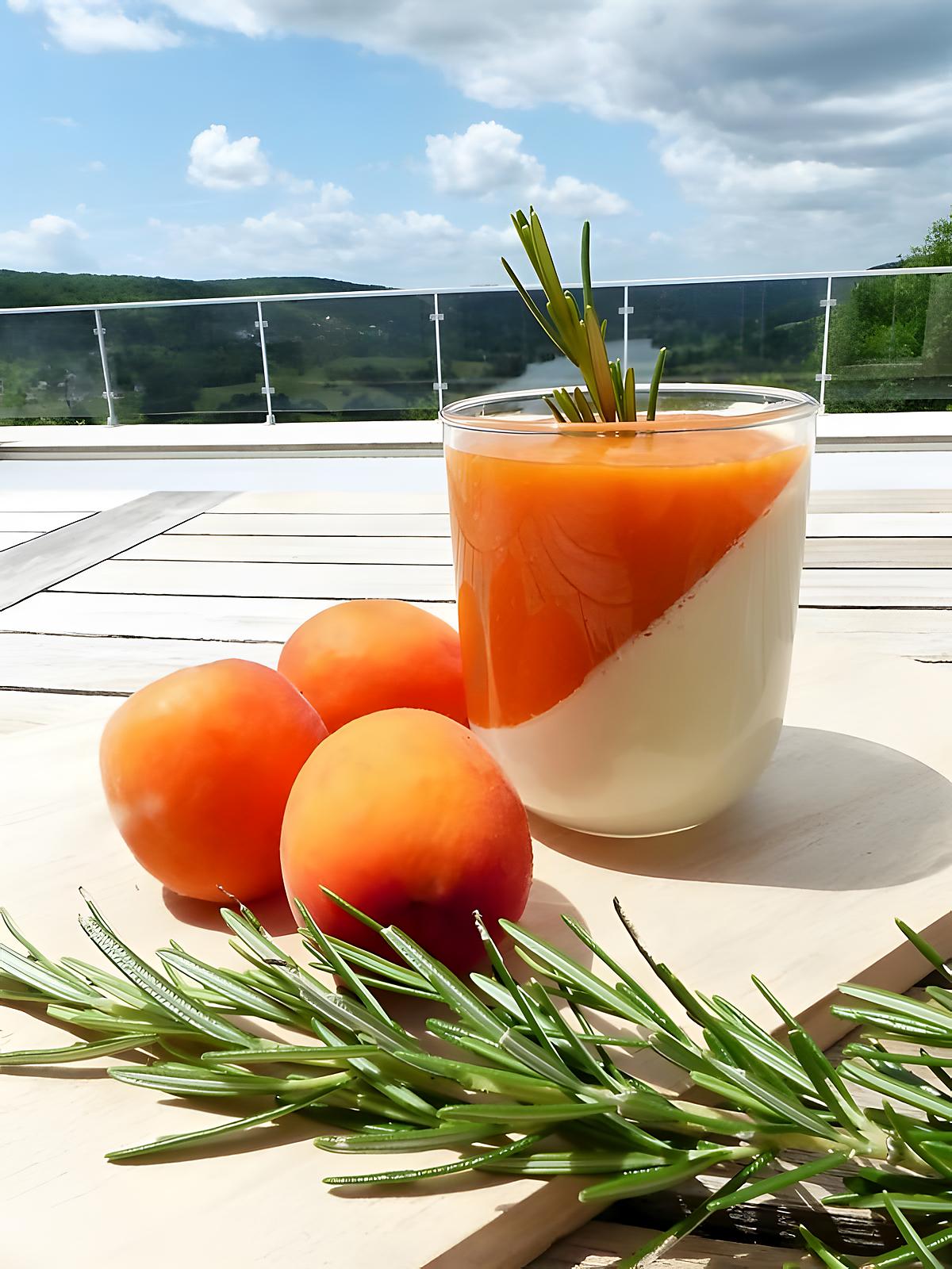 recette Panna cotta au romarin et son coulis d'abricots