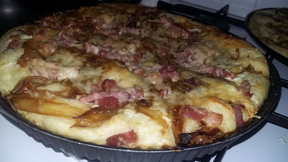 recette Fougasse pizza oignons, lardons maroilles