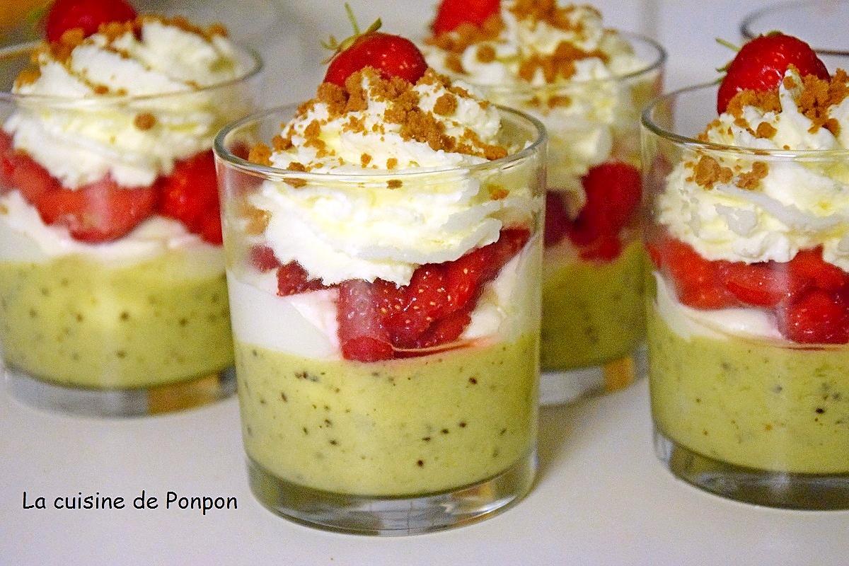 recette Mousse de kiwis, fraises et croquant de spéculoos