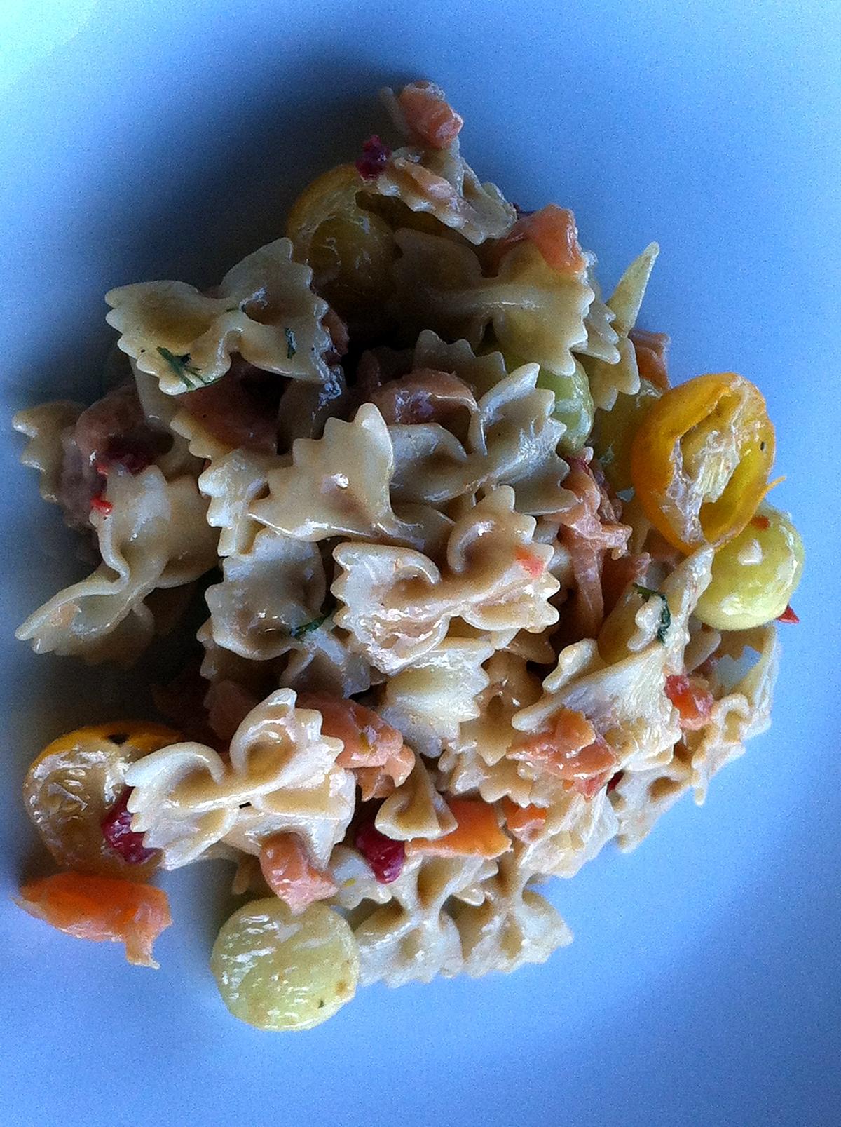 recette Salade de farfalles,saumon fumé, piquillos et sauce crèmeuse