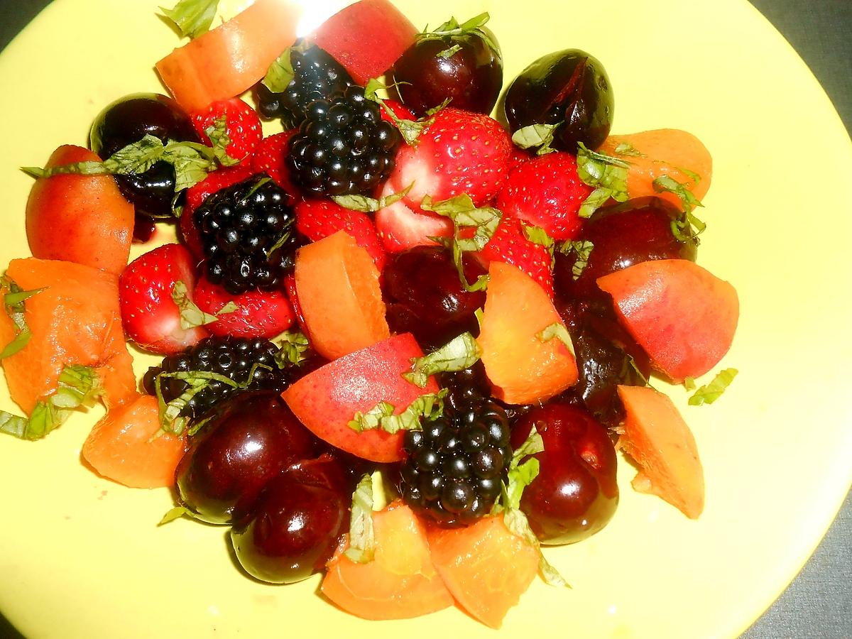 recette SALADE DE FRUITS A LA FLEUR D'ORANGER ET BASILIC