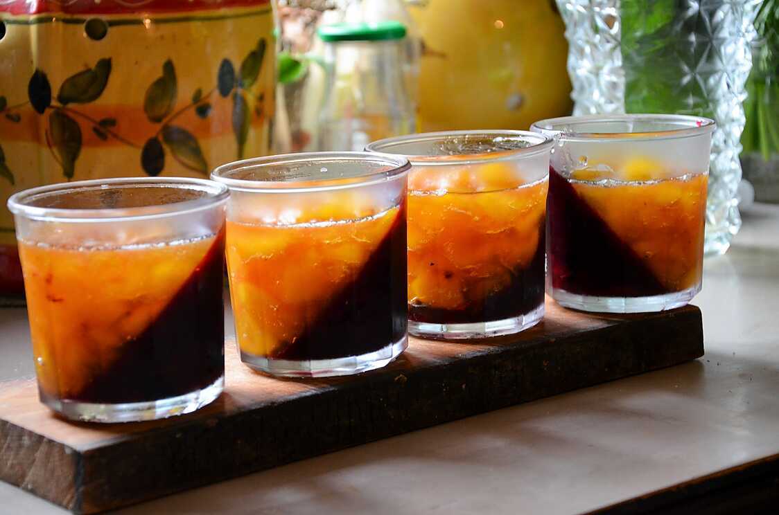 Recette de Confiture bicolore pêche et prune rouge à l'anis