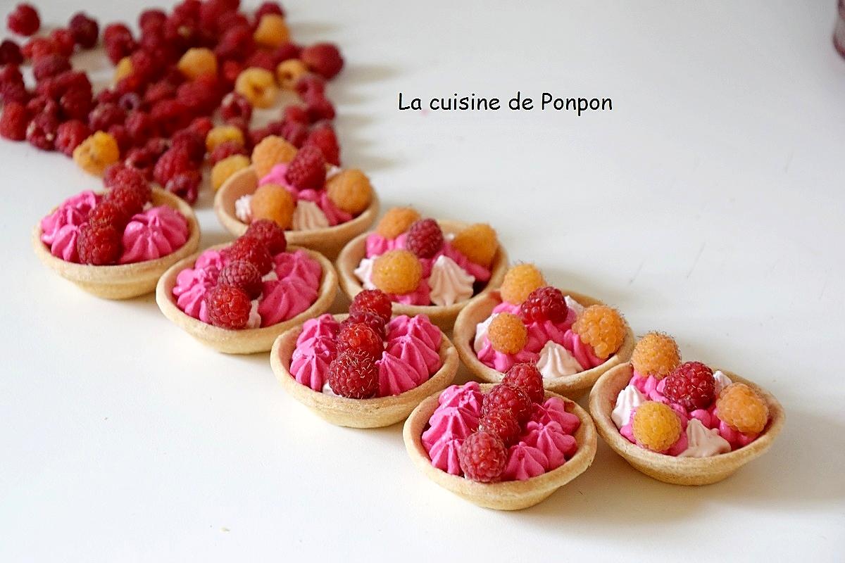 recette Mini tartelettes garnies de chantilly et confiture de framboises