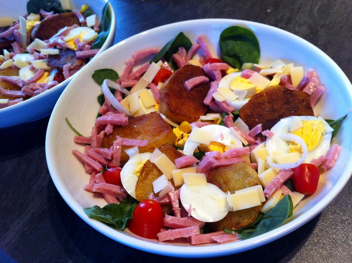 recette Salade fraîcheur aux pousses d'épinards,râpé de jambon et pommes sautées