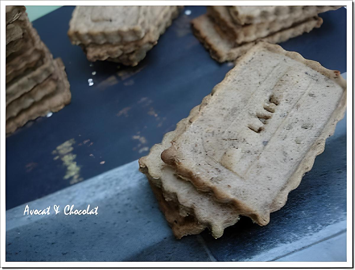 recette ** Biscuits "pas trop" à la farine complète et  confiture de lait aux amandes et noisettes torréfiées**