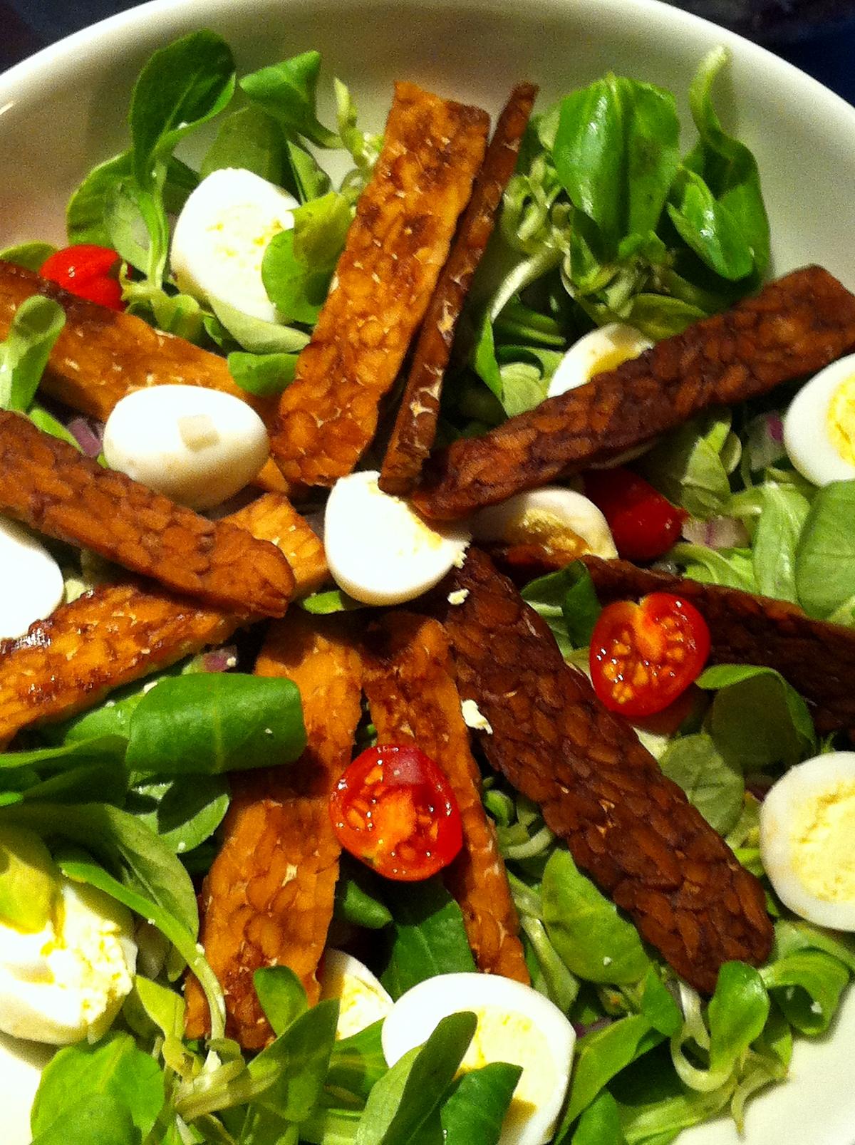 recette Salade de mâche, oeufs de cailles et tempeh snacké