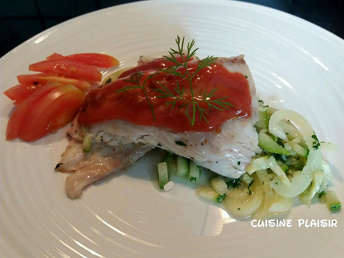 recette Filet de Bar sur lit de courgette-poivron sauce ketchup moutarde