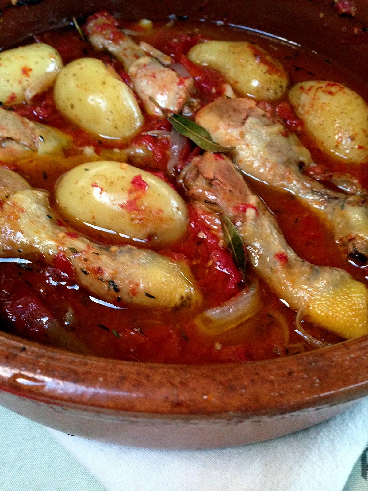 recette Cuisses de poulet sur tomates fraîches et ses pommes de terre