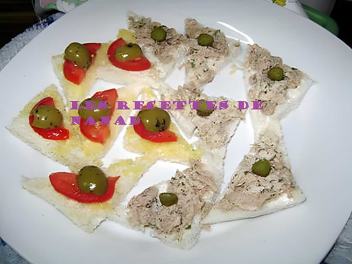 Canapés thon-estragon,tomate-olive