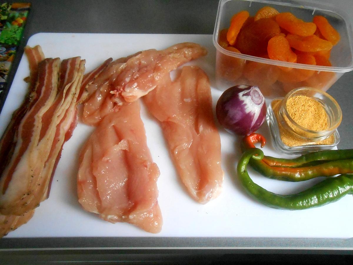 recette BROCHETTES DE POULET VENTRECHE ET ABRICOTS SECS