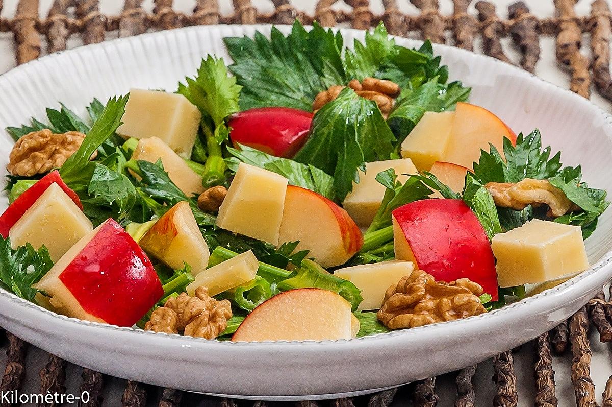 recette Salade de céleri aux pommes, noix et cantal