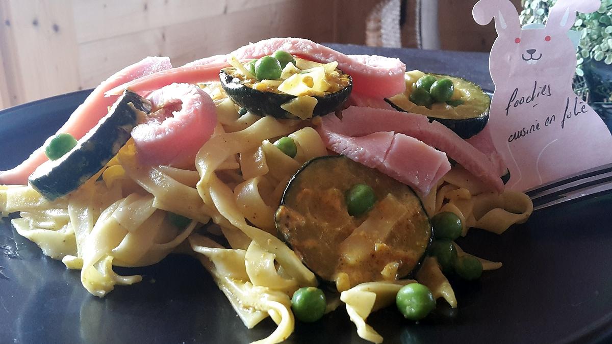 recette Pâtes jambon, courgettes, petits pois aux épices indiennes