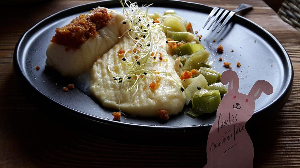 recette Merlu en crumble de chorizo,  purée au cantal et fondue de poireaux