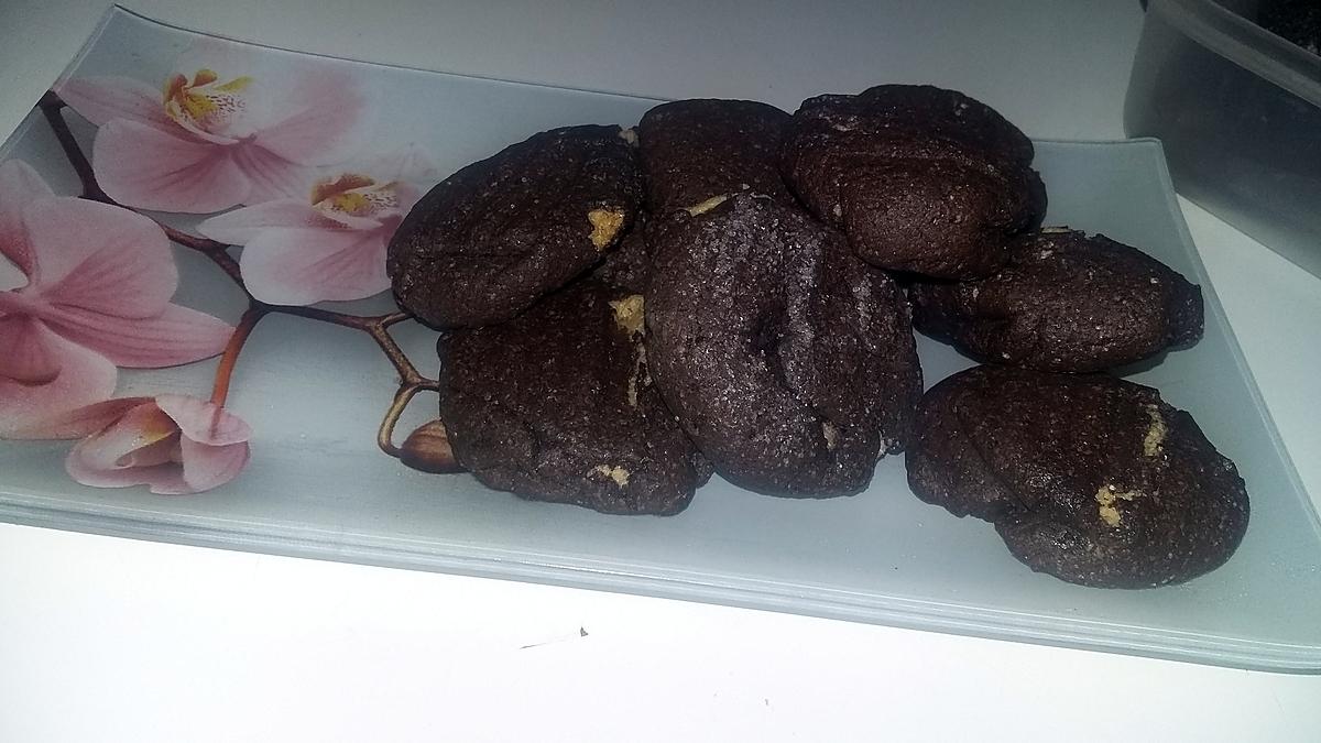 recette Biscuits au cacao fourré au beurre de cacahuète