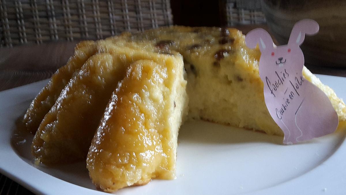 recette Gâteau de semoule à l'orange, raisins et caramel au rhum