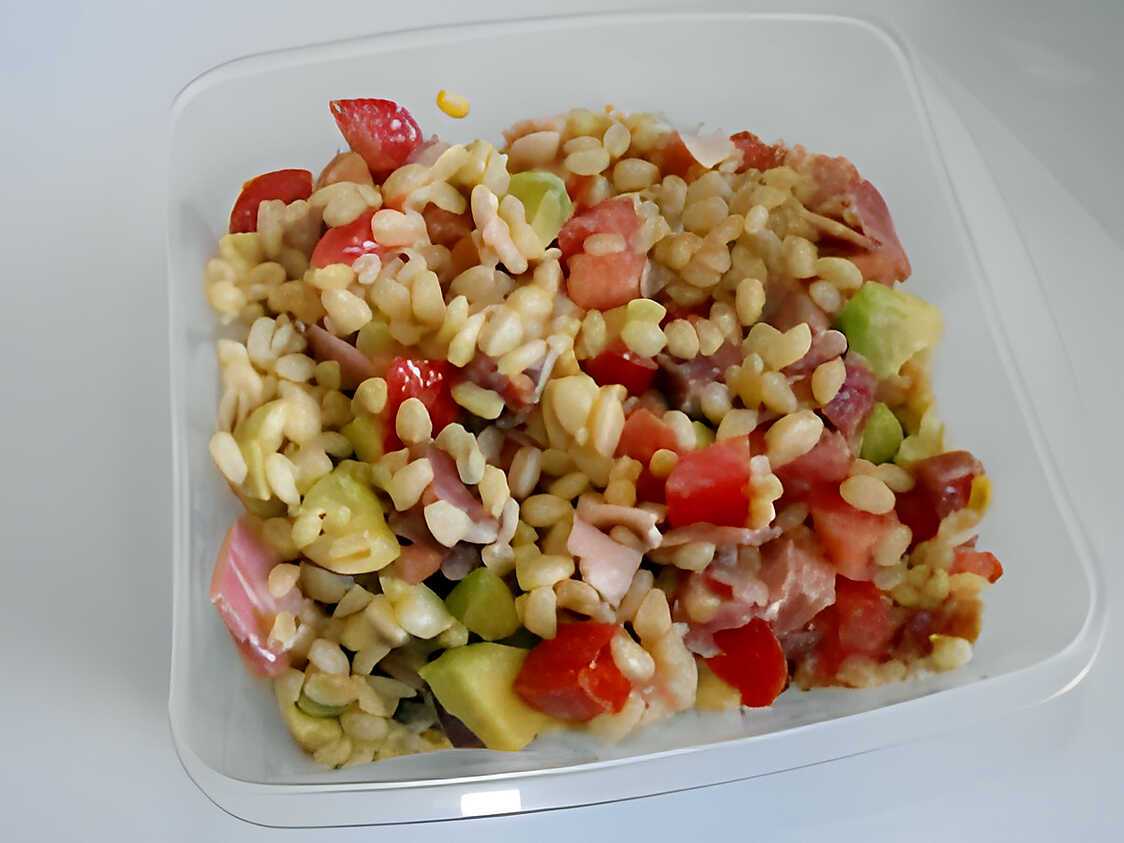 Salade de blé, avocat et jambon cru