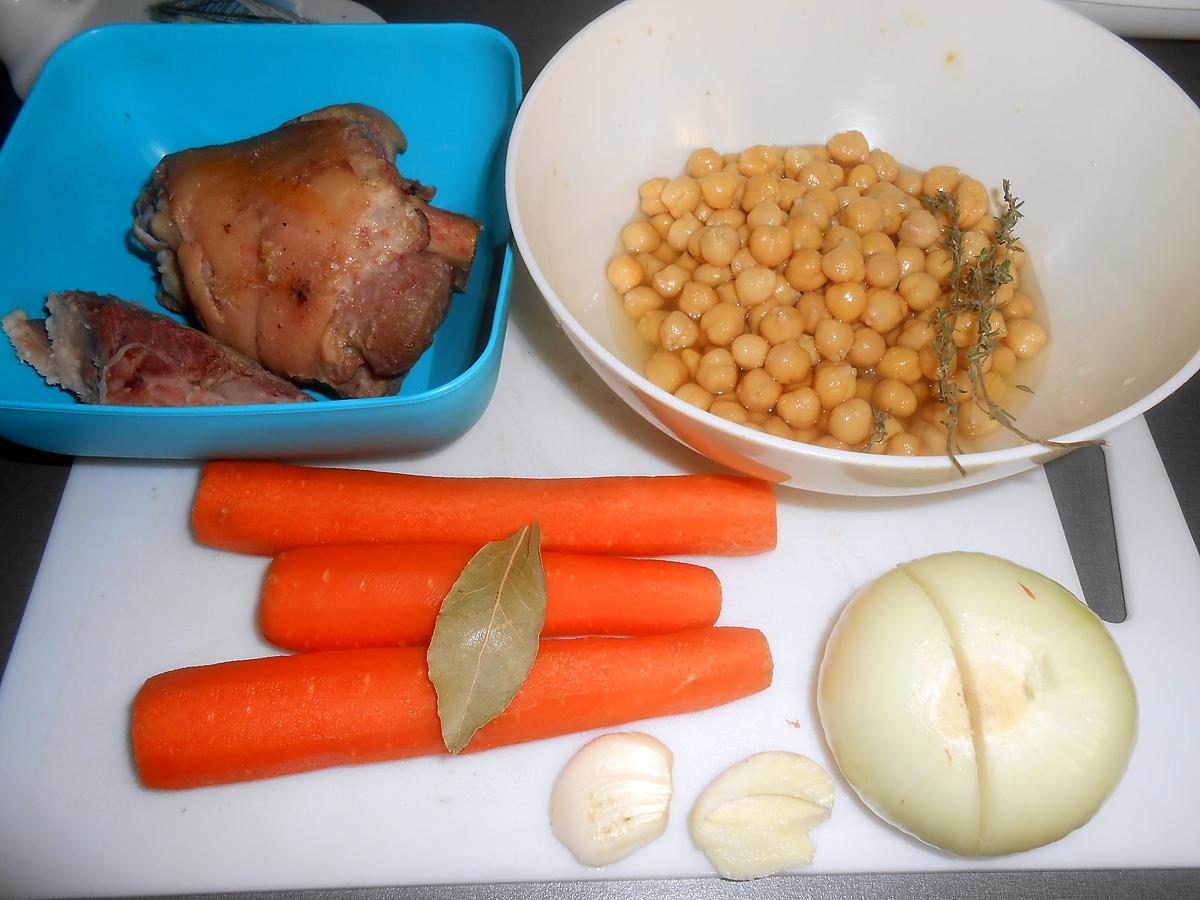 recette JAMBONNEAU POIS CHICHES ET CAROTTES