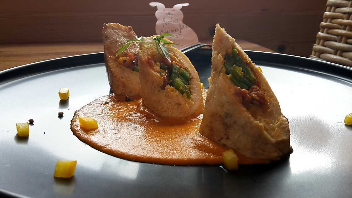 Recette de Ballotine de poulet farcie au chorizo et poivrons, sauce paprika