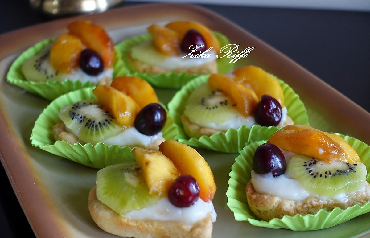 recette Tartelettes/ dacquoise-frangipane /kiwi-griottes et pêches