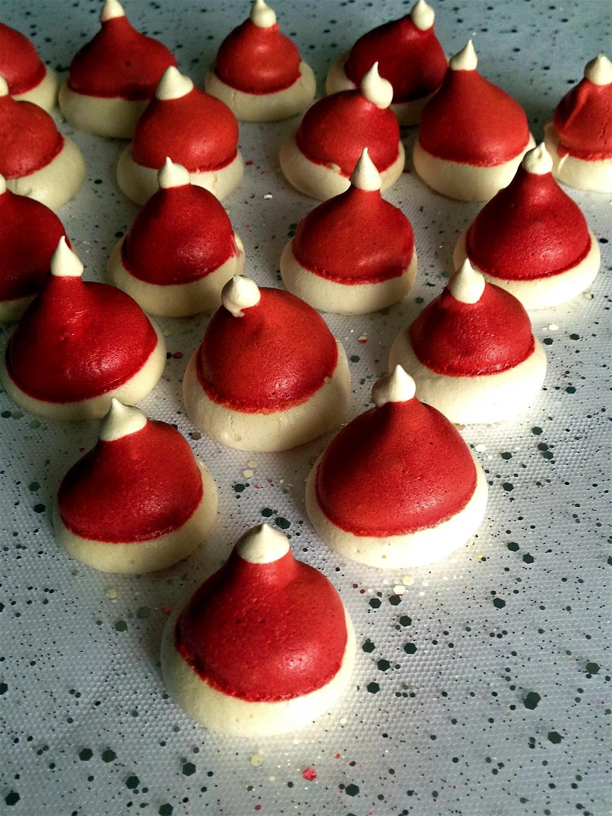 recette Meringues de Noël "bonnet de Noël "