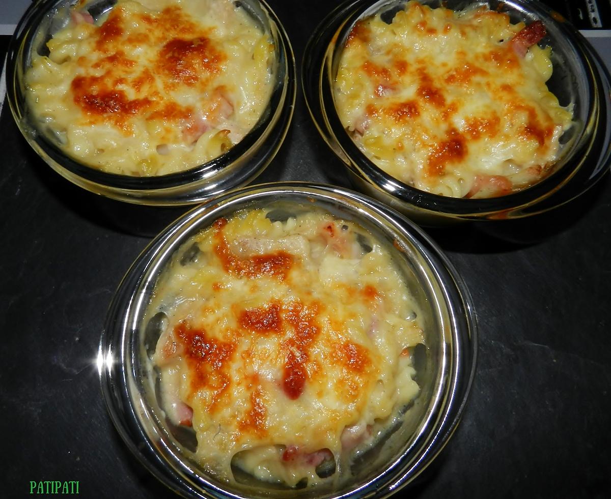 recette Macaronis sauce au fromage-lardons, le tout gratiné