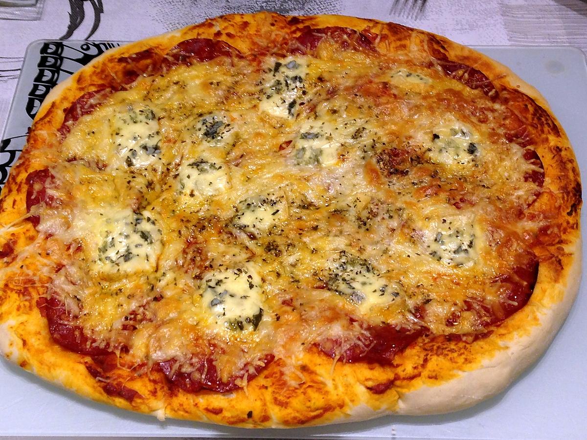 recette Pizza chorizo et fourme d'Ambert