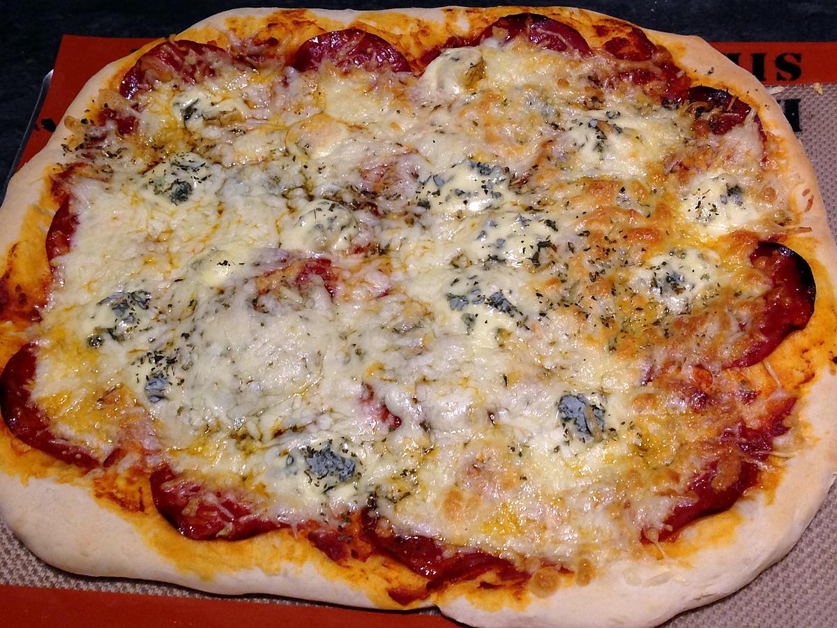 recette Pizza chorizo et fourme d'Ambert