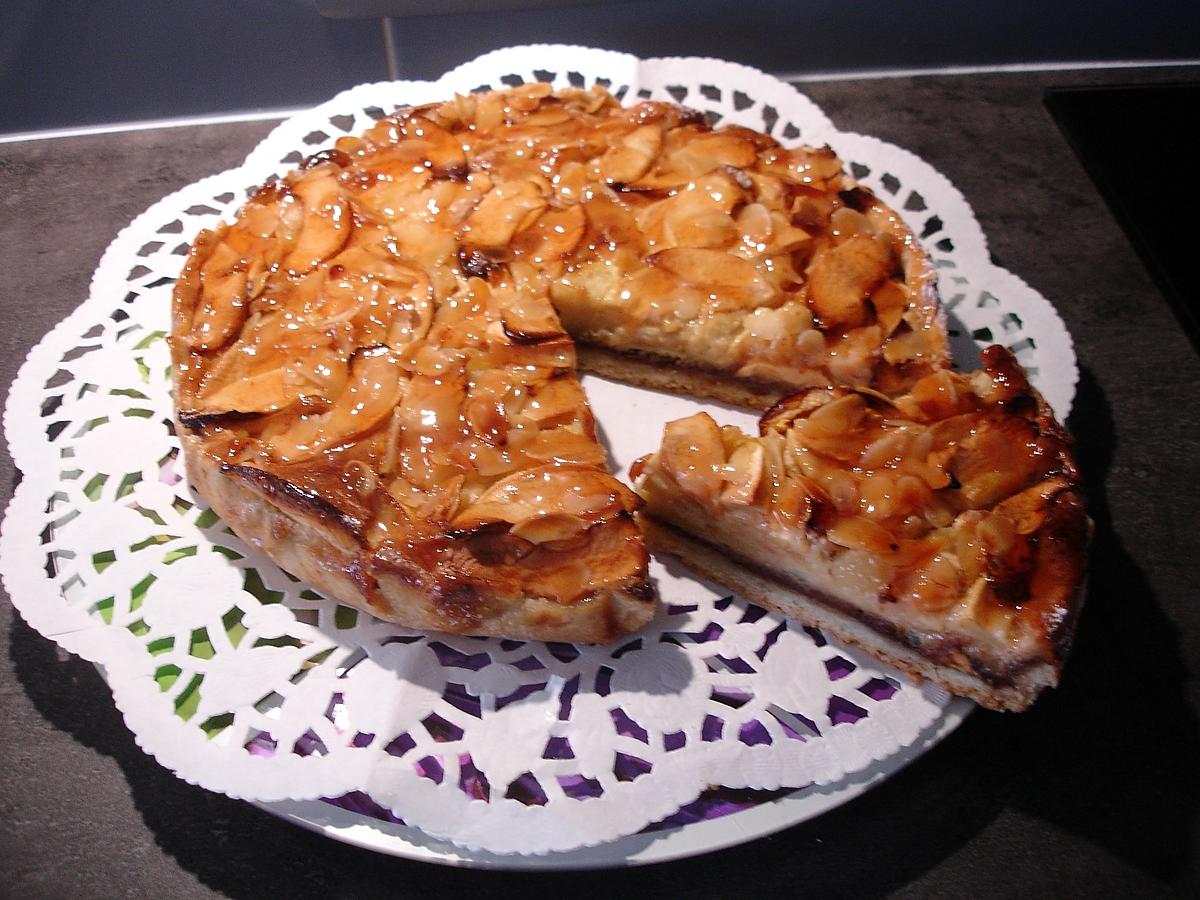 recette Petite cousine de la galette des rois ......     aux pommes  sur  base d'amandes et  chocolat au lait