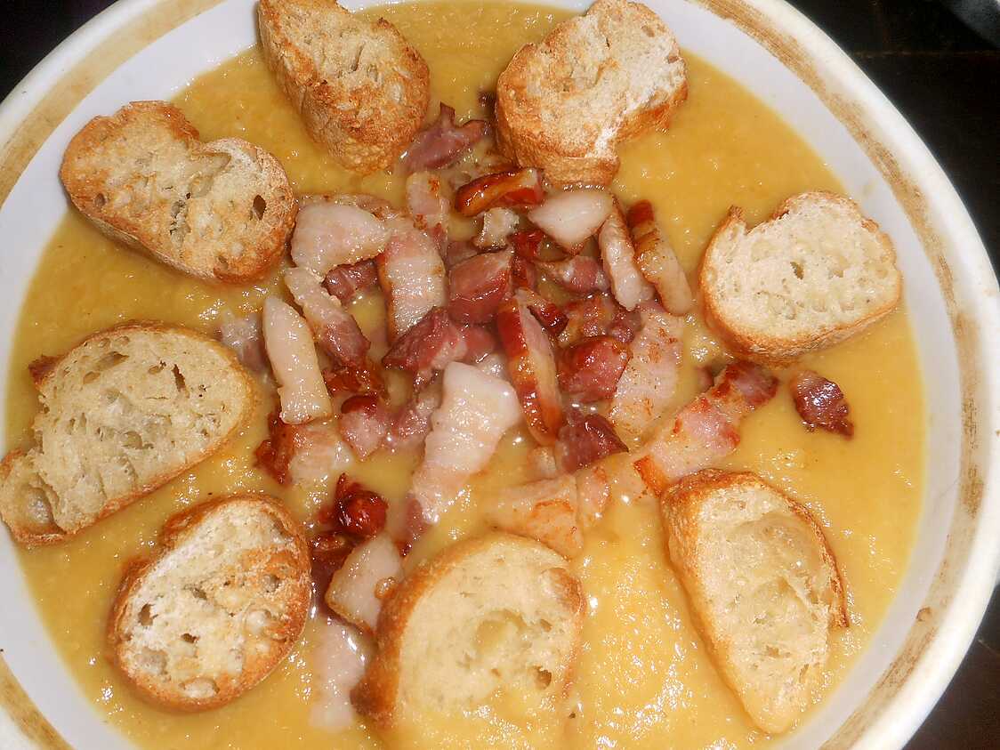 Recette de Soupe de légumes aux lardons et croutons