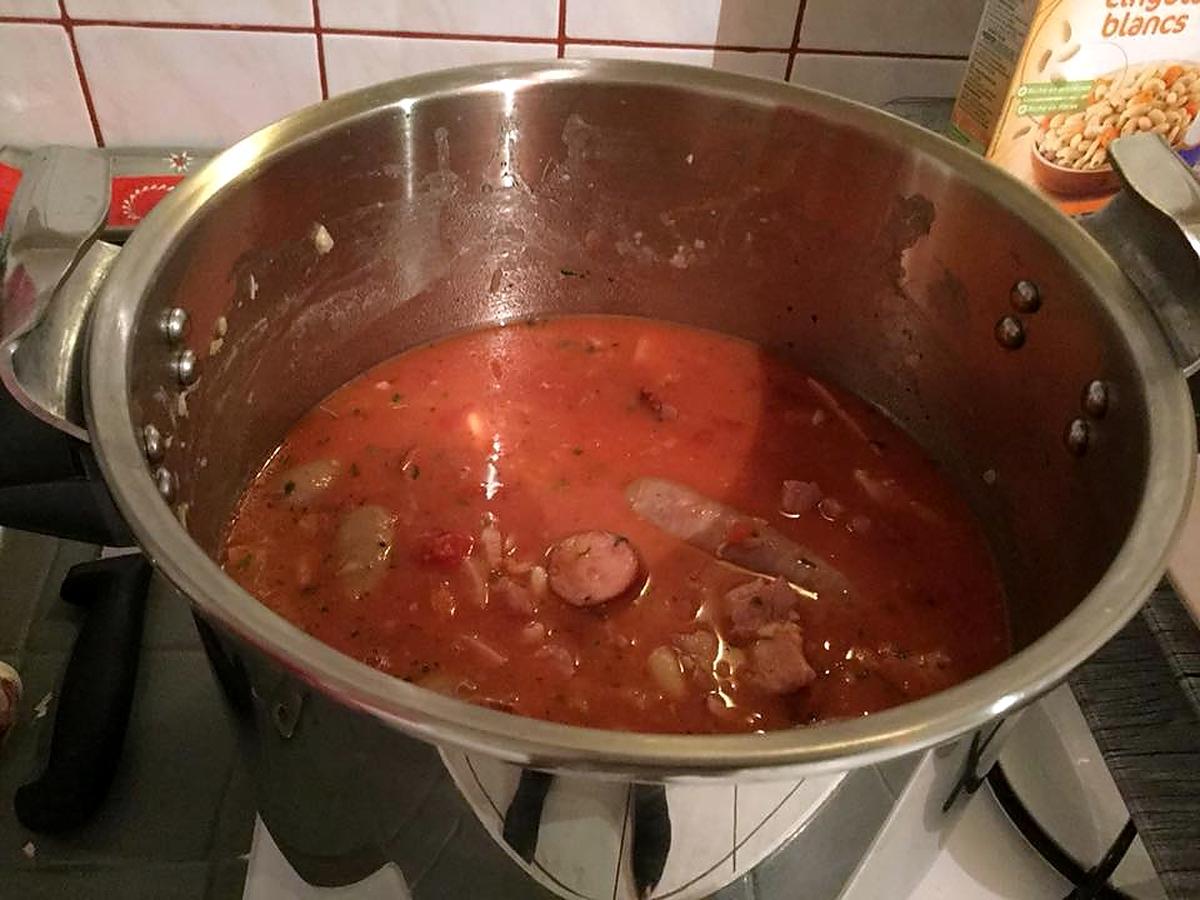 recette HARICOTS BLANCS  A LA TOMATE ET SAUCISSES à la COCOTTE MINUTE