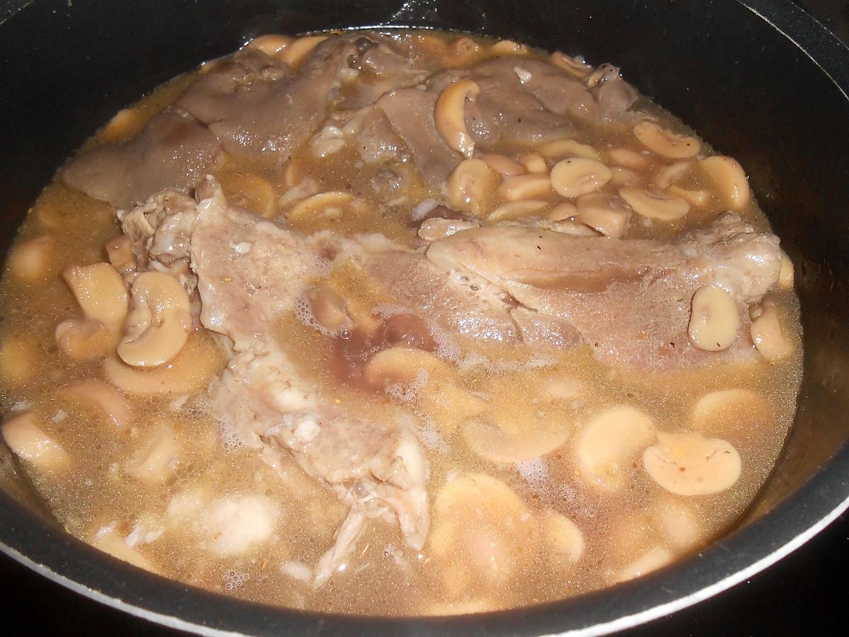 recette PIED ET QUEUE DE COCHON EN GIBELOTE