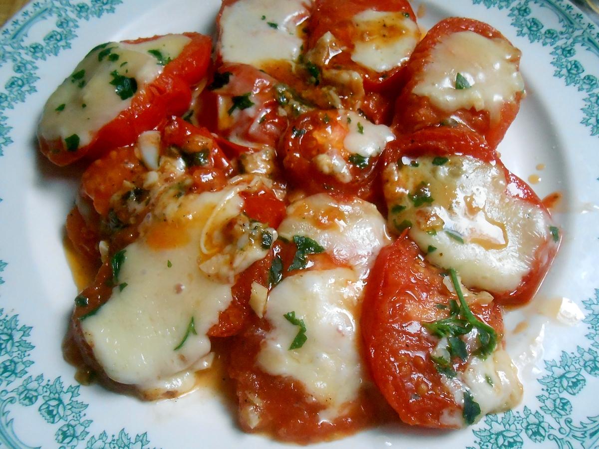 recette POELEE DE TOMATES AU CANTAL